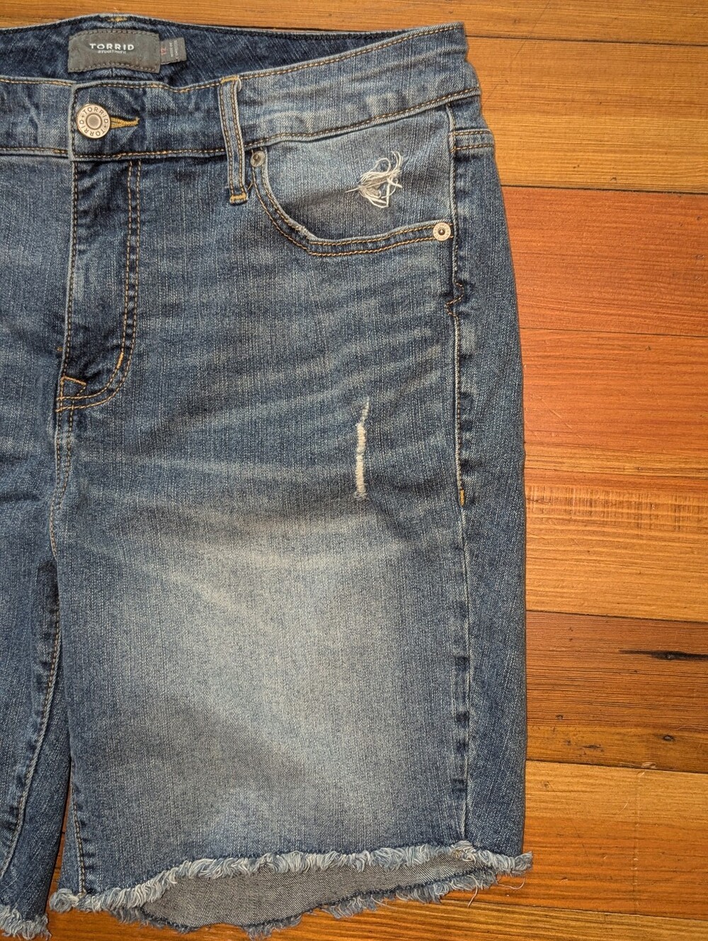 TORRID - FEEL THE FIT - SIZE - 12   Raw Hem Distressed Denim Shorts - Picture 7 of 13